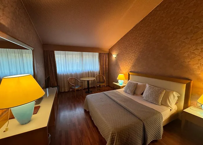 Visconteo Отель Бинаско